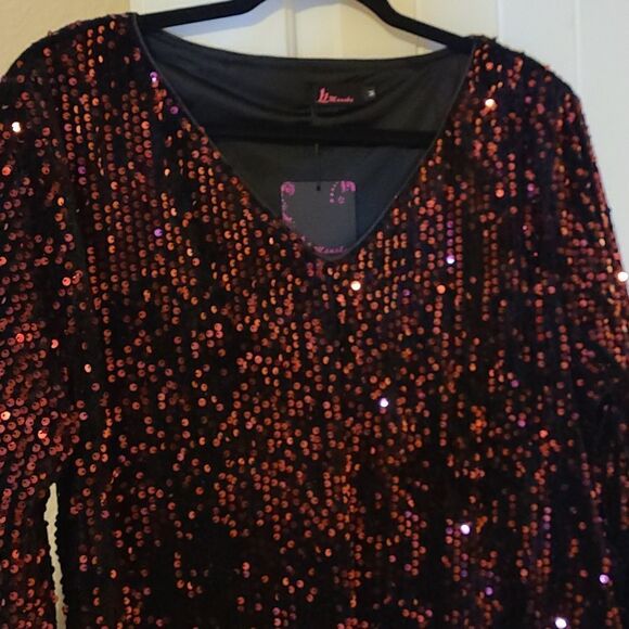Mansha sequins dress in black with Burgundy sequins. 23.5" chest, 36.5 length. - Picture 2 of 9